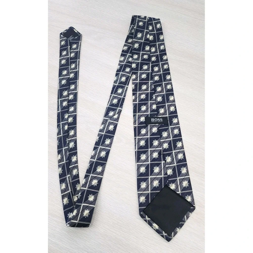 Hugo‎ Boss BOSS 100% Silk Tie Italy Navy Blue Geometric Square Pattern Designer